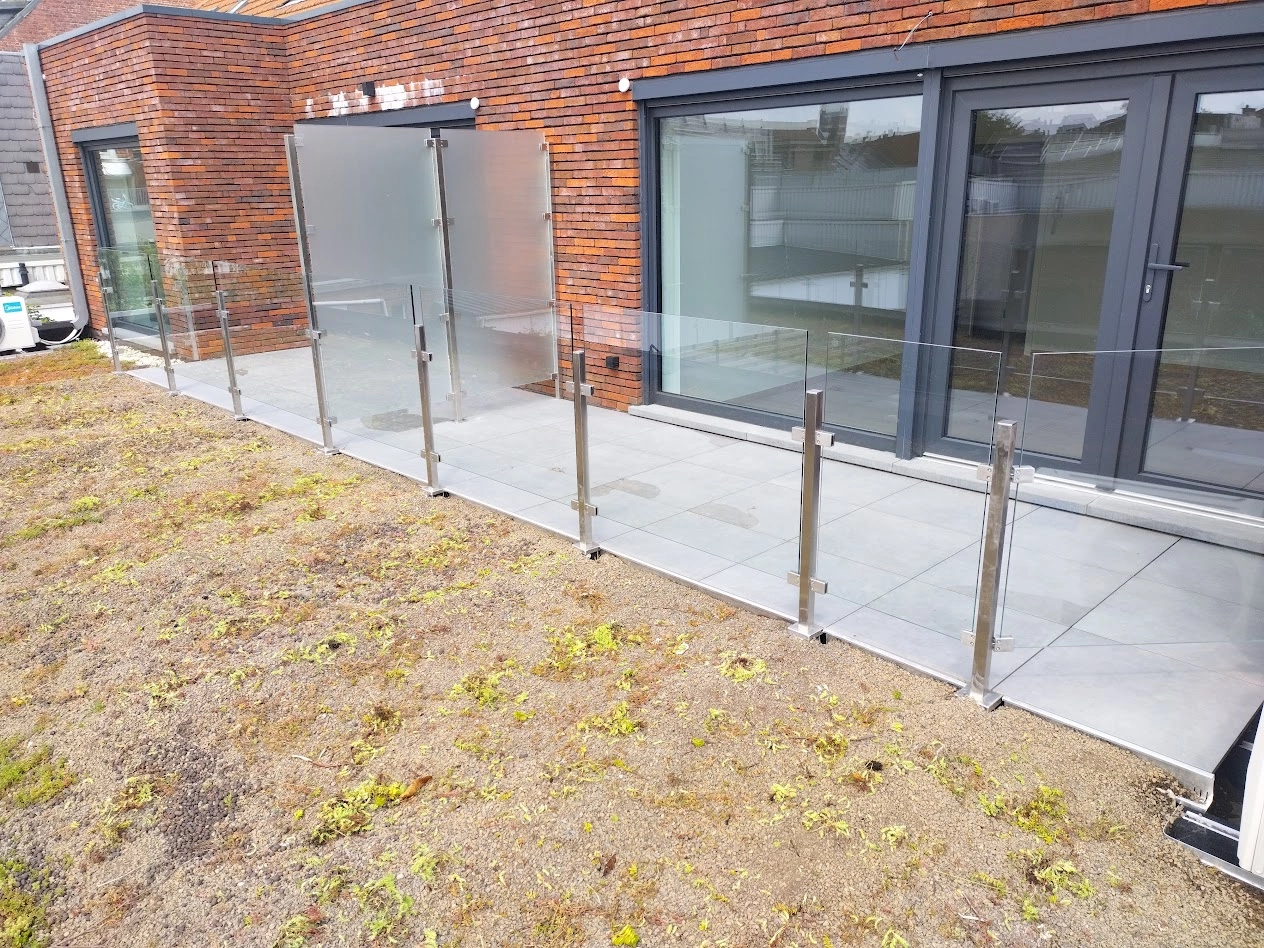Glazen balustrade voor dakterras